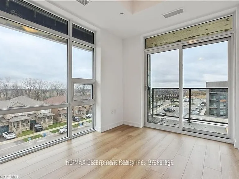470 Dundas St E #423 — Photo 4