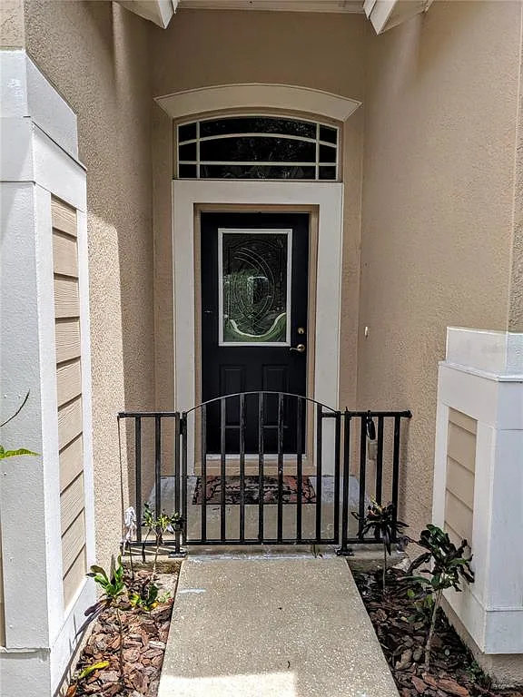 4 bed, 2.0 bath, 2032 sqft, $2,400 — Photo 2