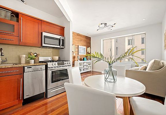 5th image of 30-85 Vernon Blvd #6K