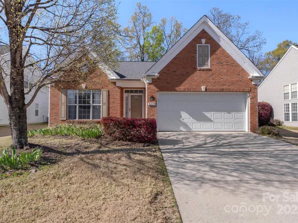 9205 Kestral Ridge Dr, Charlotte, NC 28269