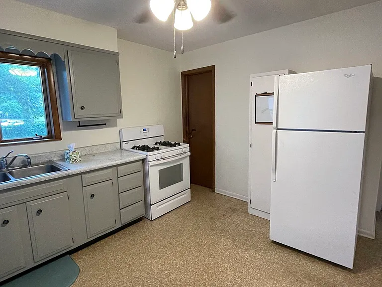 110 Utica St — Photo 13