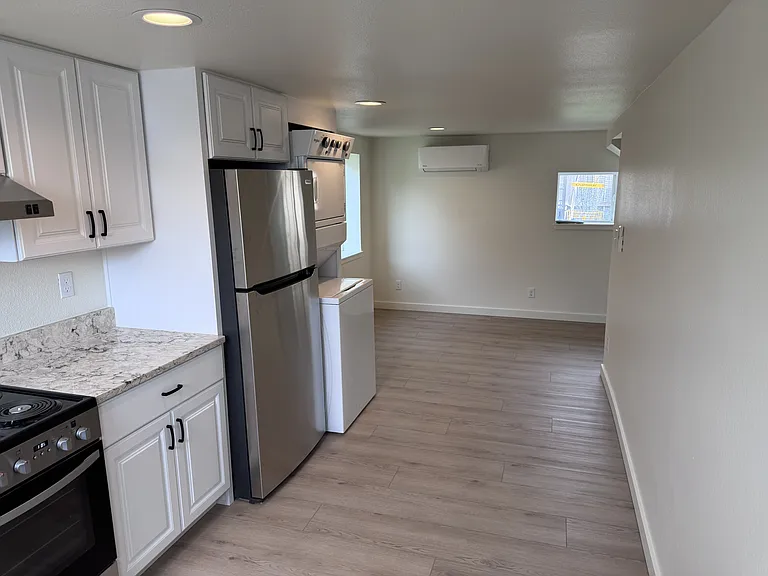 1008 Jenkins St — Photo 9