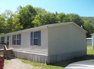 335 Ridenour Ln, Jacksboro, TN 37757