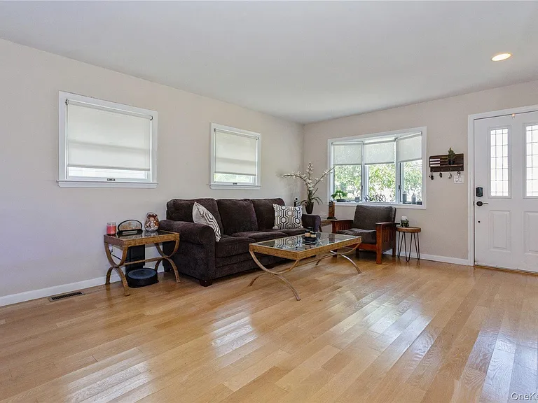 29 Seabreeze Rd — Photo 3