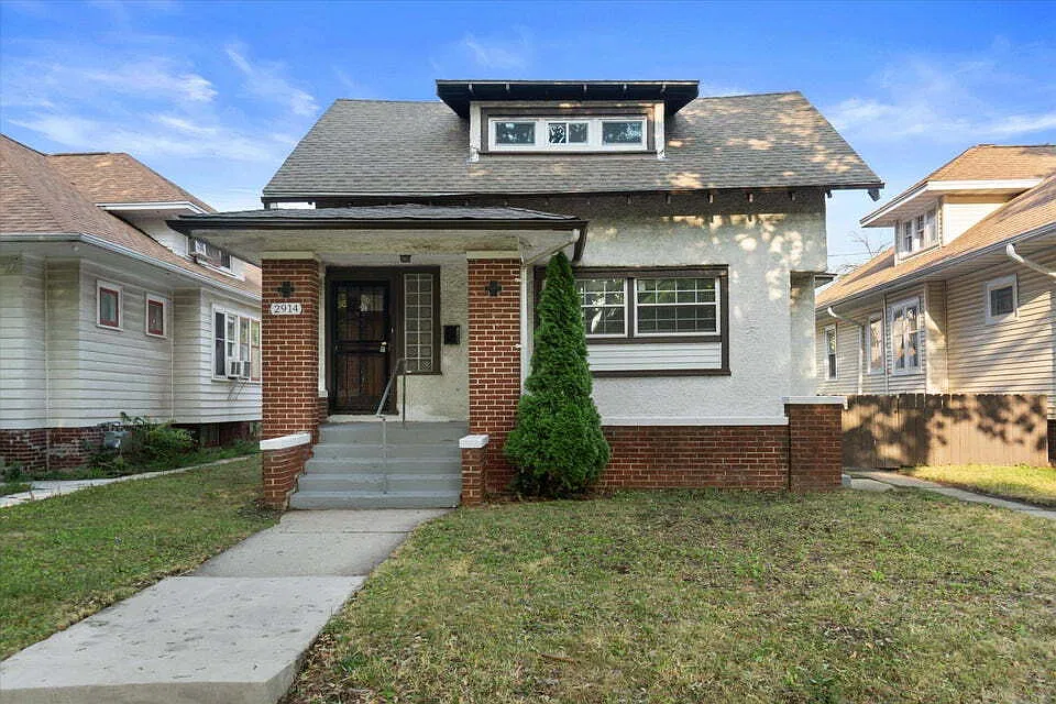 4 bed, 1.0 bath, 1700 sqft, $1,800 — Photo 1