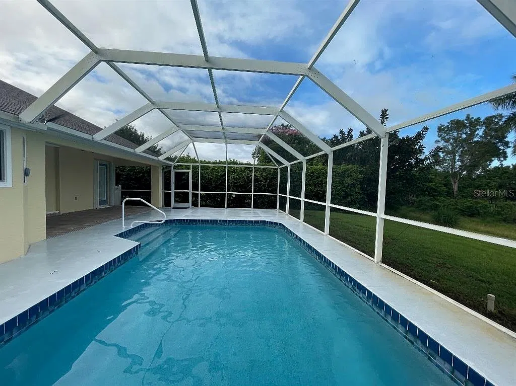 4 bed, 3.0 bath, 2078 sqft, $2,650 — Photo 2