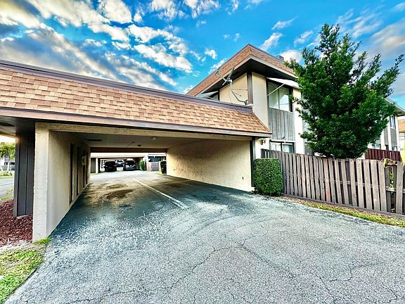 3rd image of 2124 Sherwood Forest Boulevard #36