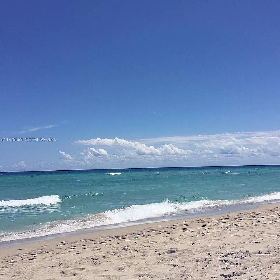 Waterway @ Hollywood Beach — Photo 1