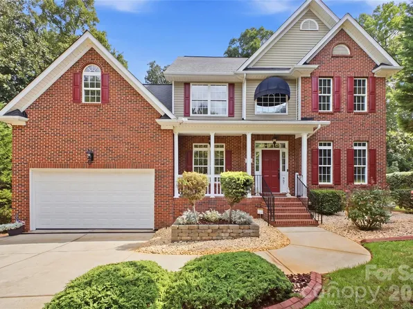 637 Falls Creek Ct, Fort Mill, SC 29715