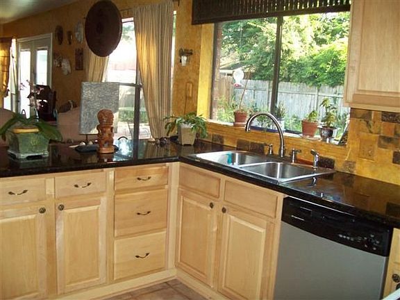 5th image of 2411 Parkview Dr