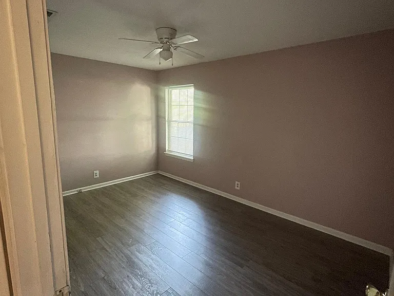 1045 Bush Ave — Photo 6