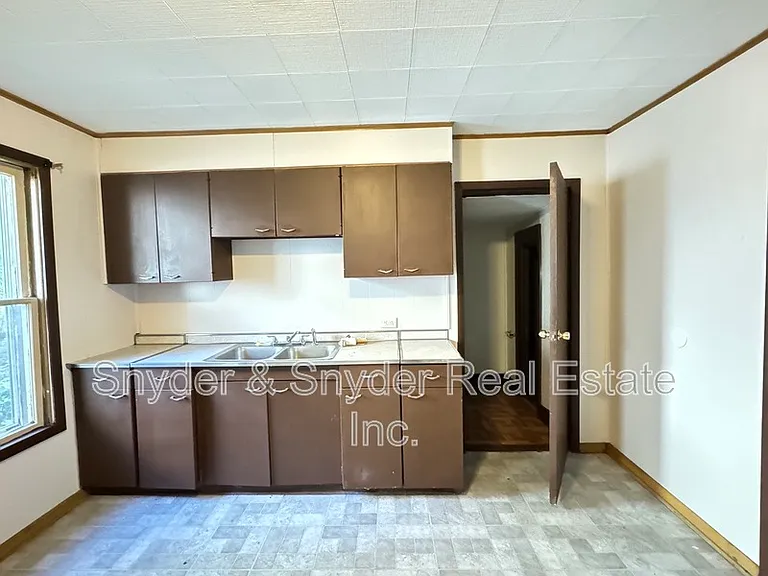 391 E Voris St — Photo 6
