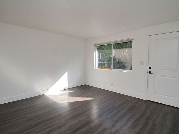 4th image of 4517 SE 66th Ave #4517