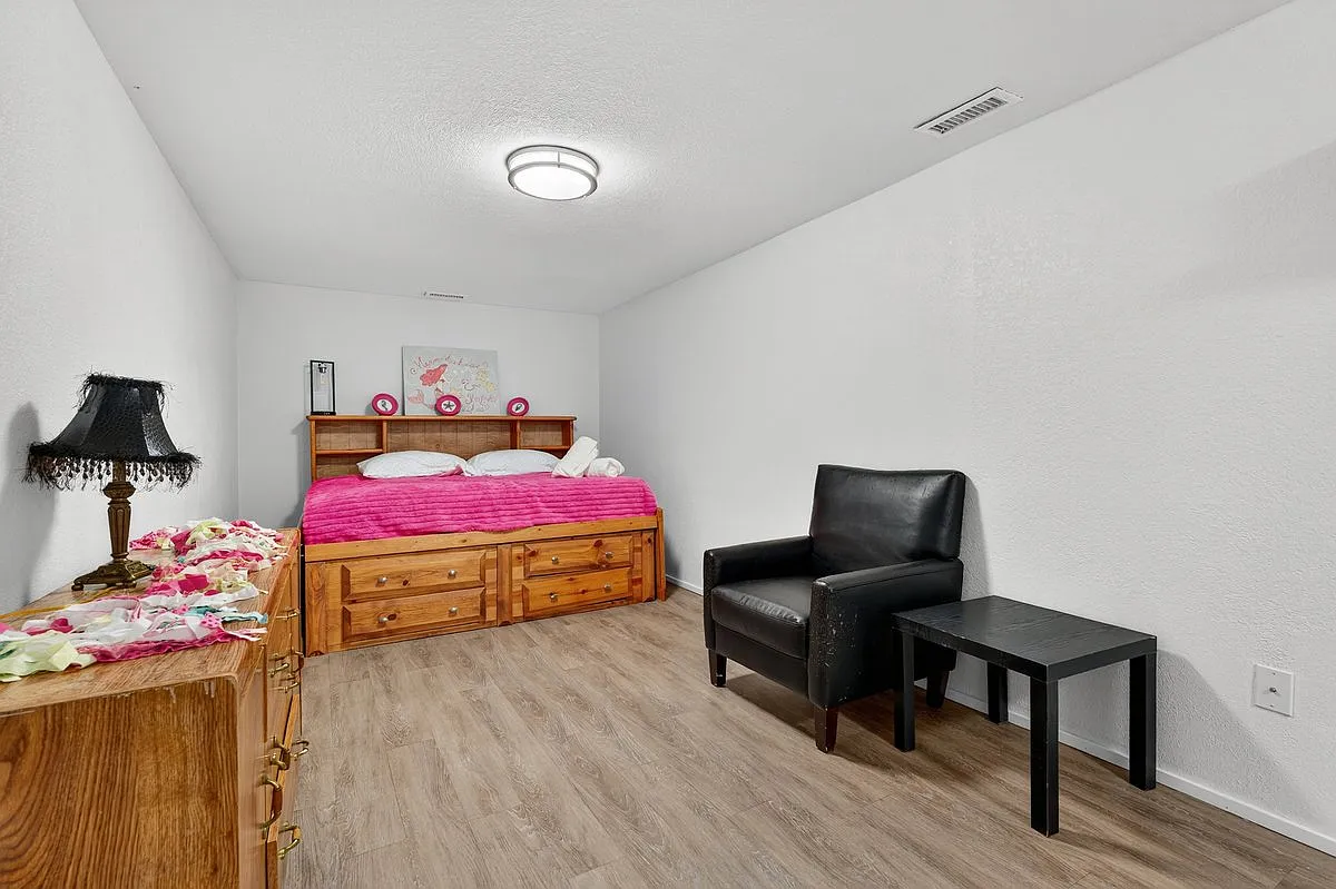 2 bed, 933 sqft, $1,500 — Photo 4