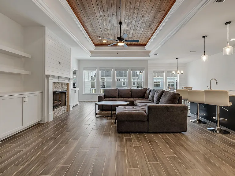251 Bienville Pl — Photo 14