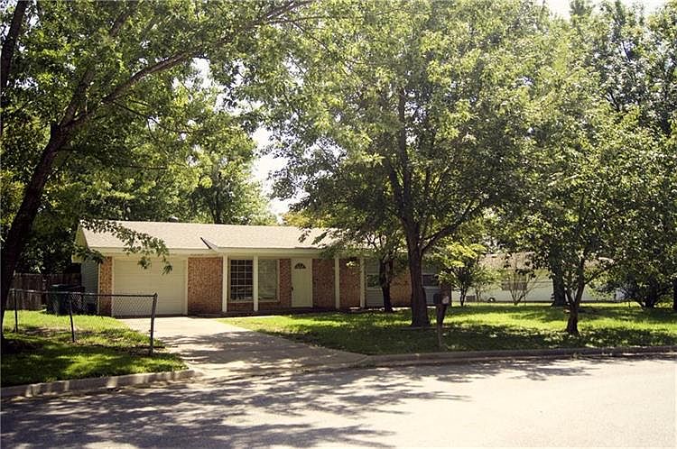 1st image of 703 N Steven Dr