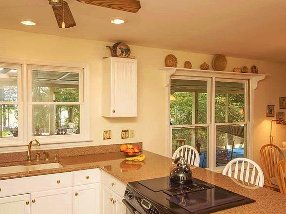 4th image of 50 Seabrook Dr