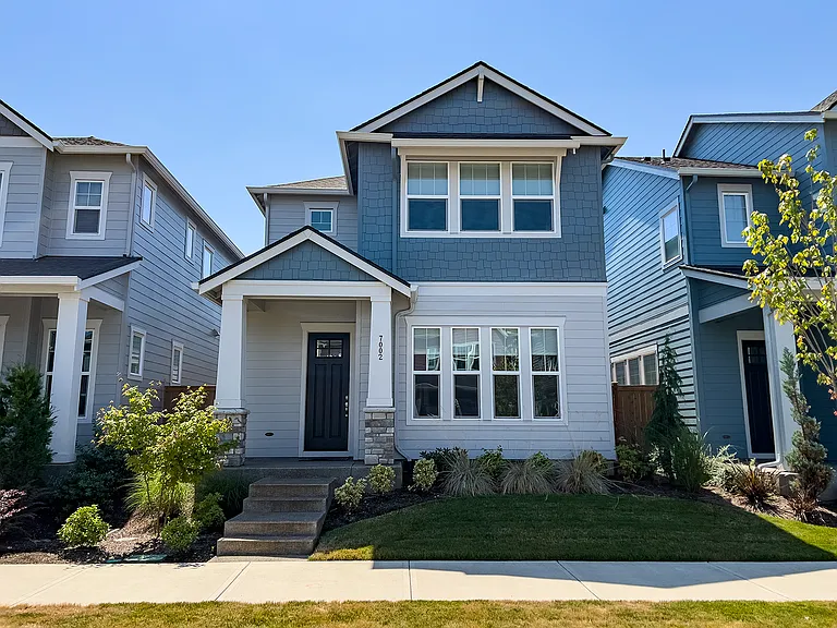 7002 SE Genrosa St — Photo 1
