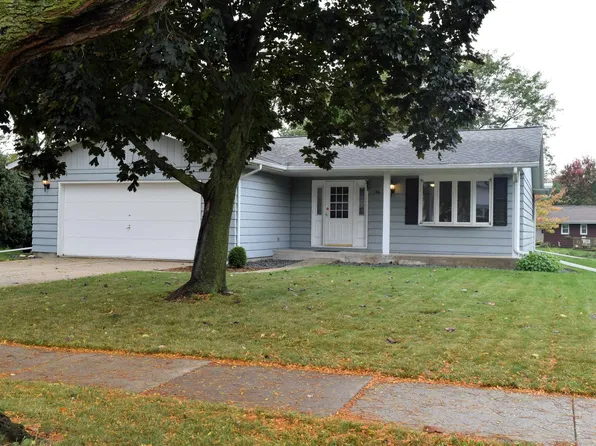 66 University Dr, Fond Du Lac, WI 54935