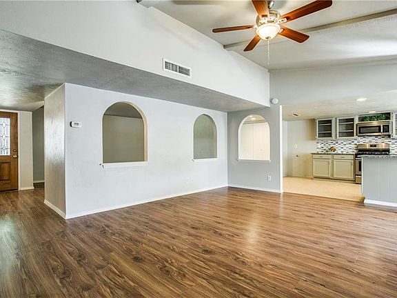 5th image of 1304 Windy Meadow Dr
