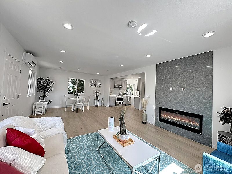 3rd image of 7403 Beverly Blvd