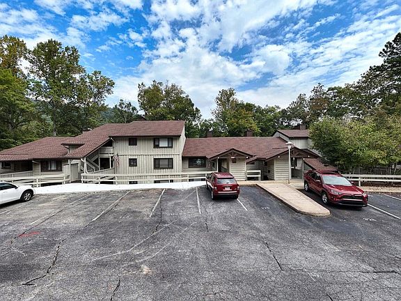 2nd image of 251 Shakespeare Dr Unit 326