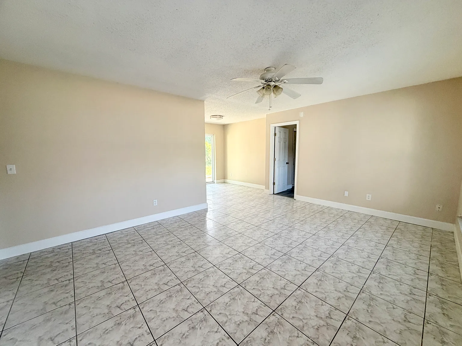 3 bed, 1022 sqft, $1,850 — Photo 4