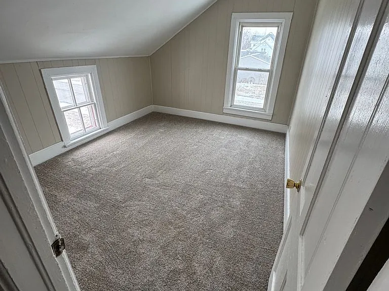 102 2nd Ave NW — Photo 10