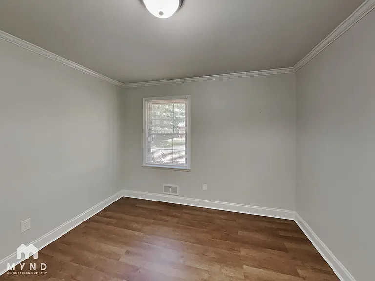 340 12th St SW — Photo 8