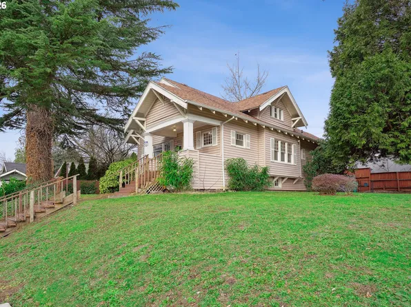8921 SE Washington St, Portland, OR 97216