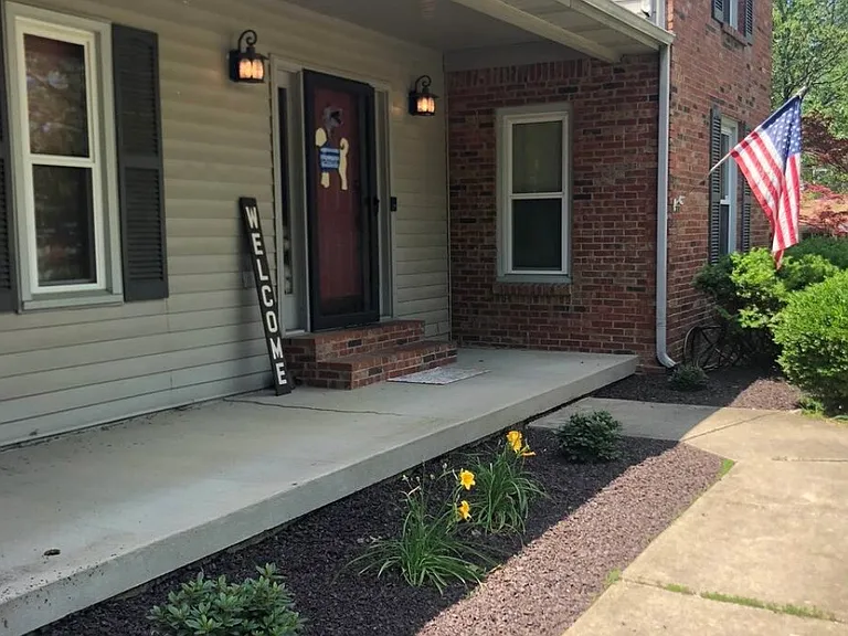 1117 Narrow Ln — Photo 2