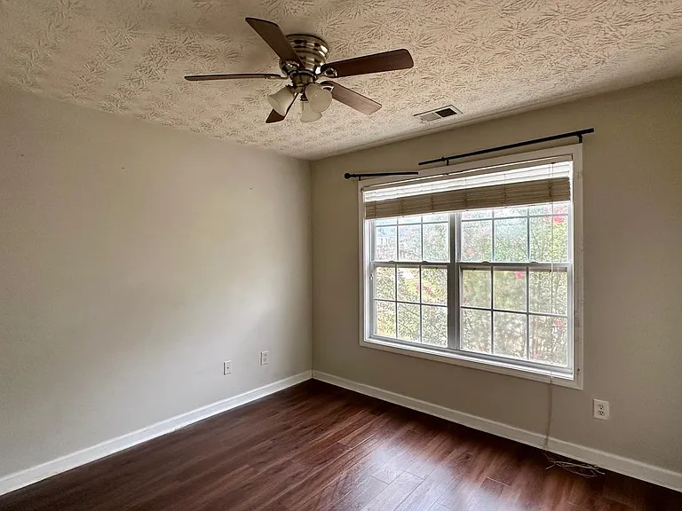 8012 Abington Dr — Photo 10