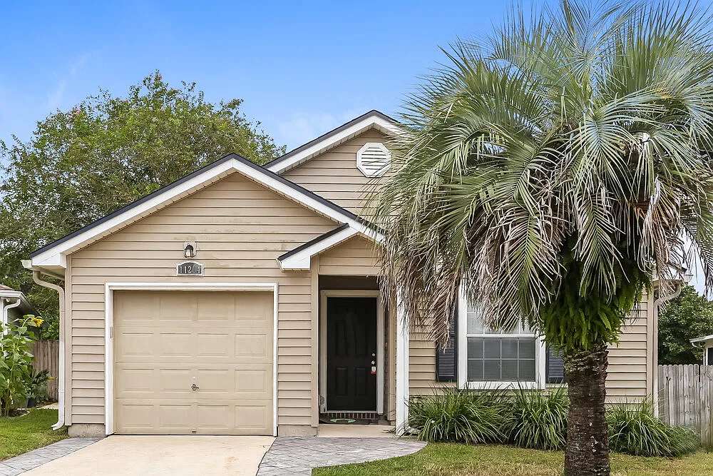3 bed, 2.0 bath, 1326 sqft, $2,005 — Photo 1
