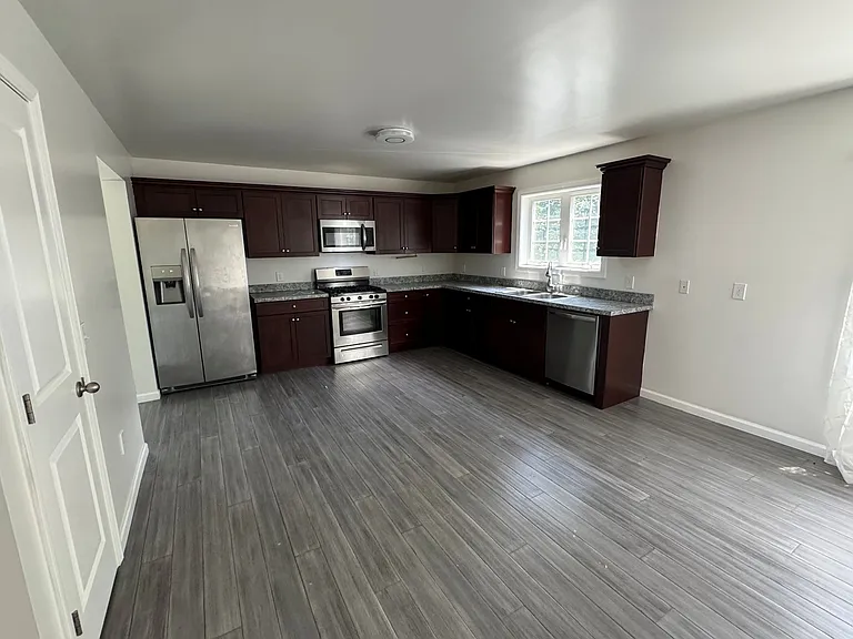 18-20 Sheridan St #1 — Photo 3