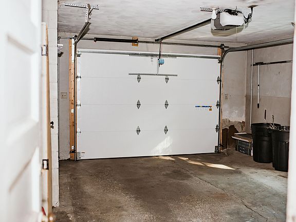3rd image of 64 Maurer Dr