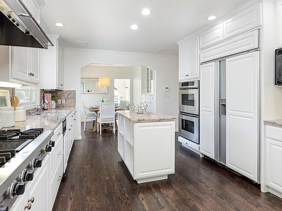 4th image of 381 E Oakwood Blvd