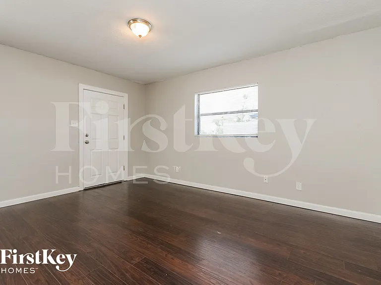 7706 Aviano Ave — Photo 9