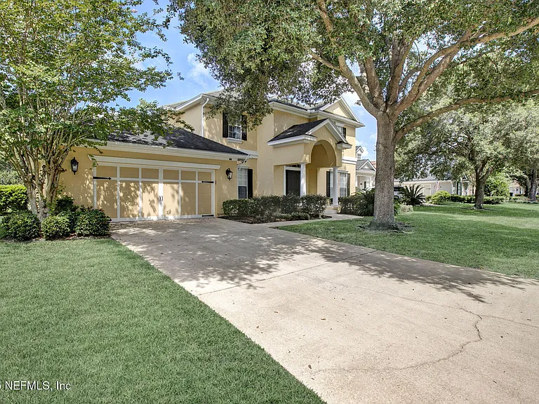 1761 Highland View Dr — Photo 2