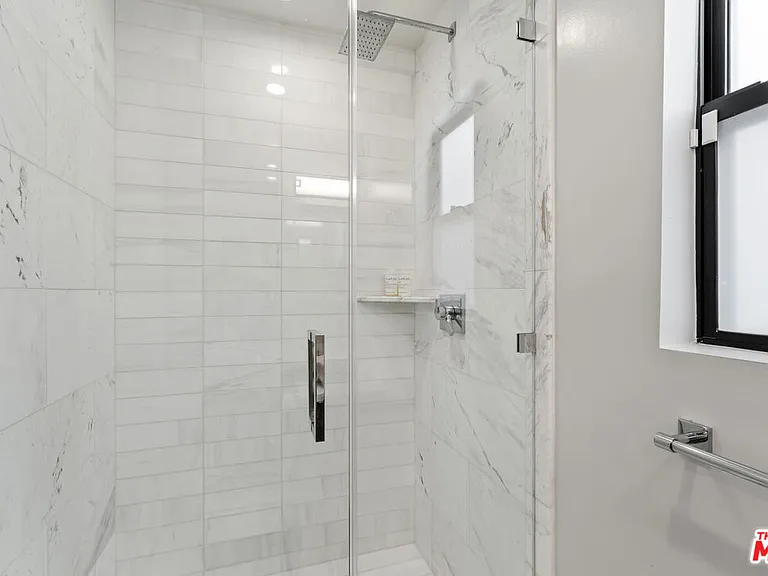 6459 Rodgerton Dr — Photo 40