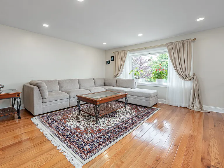42 Regent Rd — Photo 4