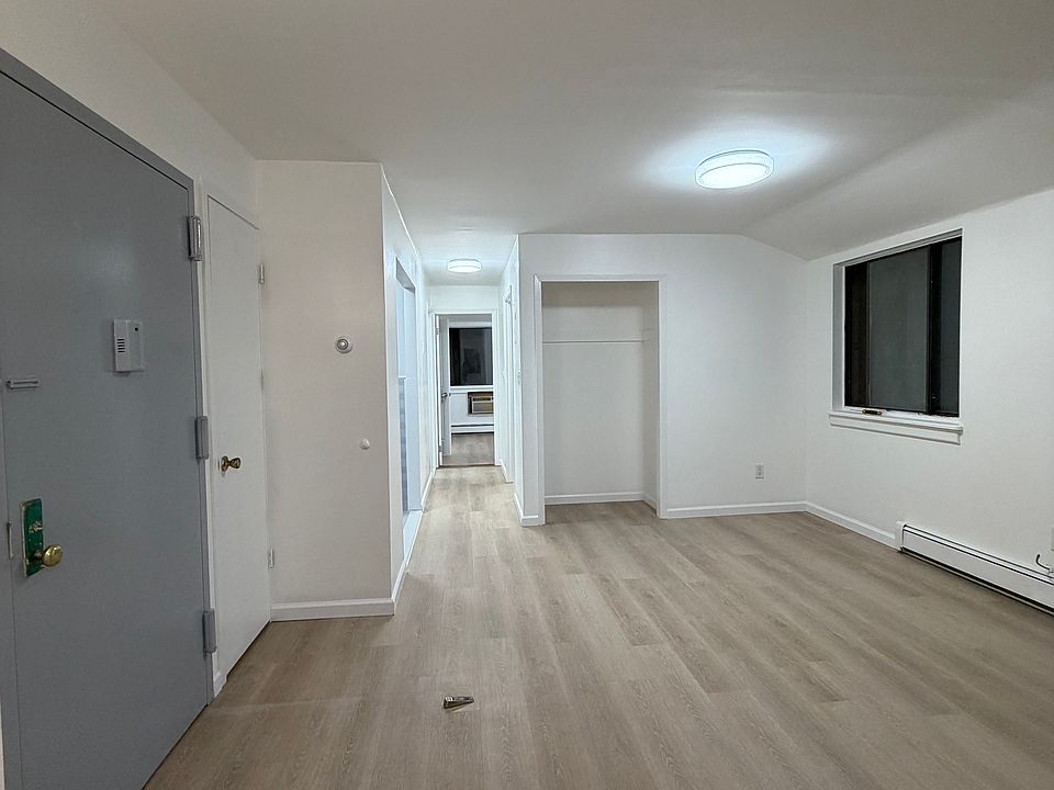 1st image of 14357 Beech Ave Floor 2