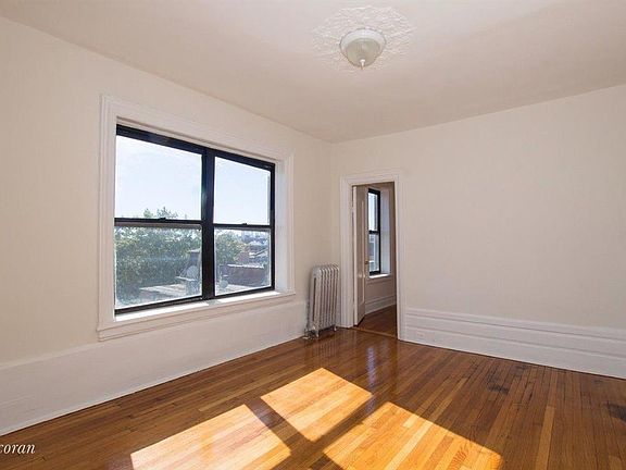 4th image of 3086 32nd St APT 38