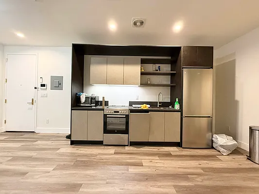 Rented by ERNY LLC | media 24