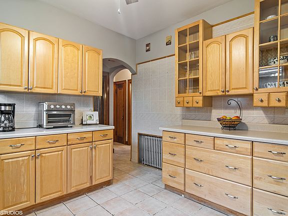 5th image of 5133 W Cornelia Ave