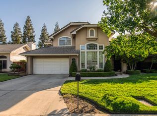 1292 E Le Parc Dr, Fresno, CA 93720