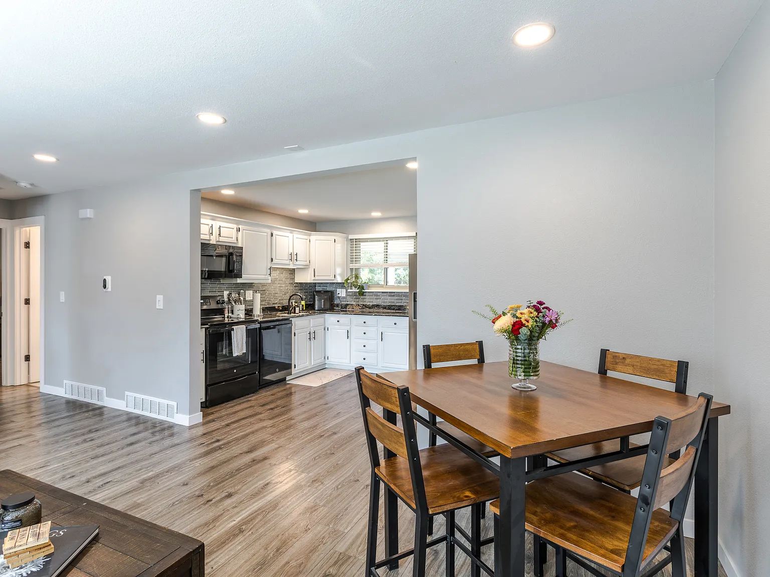 3 bed, 1913 sqft, $3,450 — Photo 4