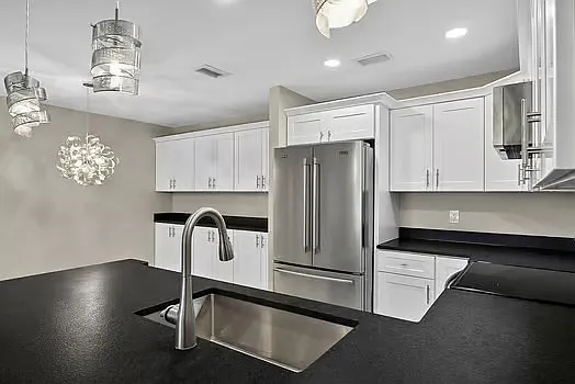 4836 Marine Dr — Photo 13