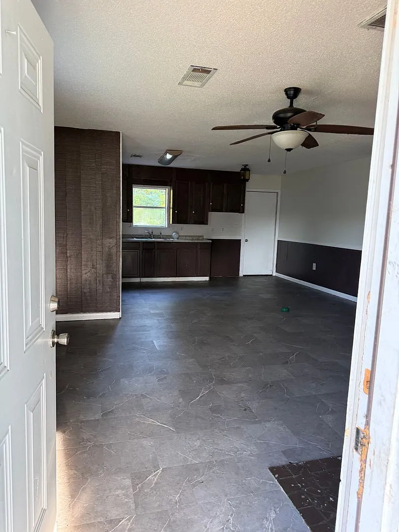 State Boulevard Apartments — Photo 2
