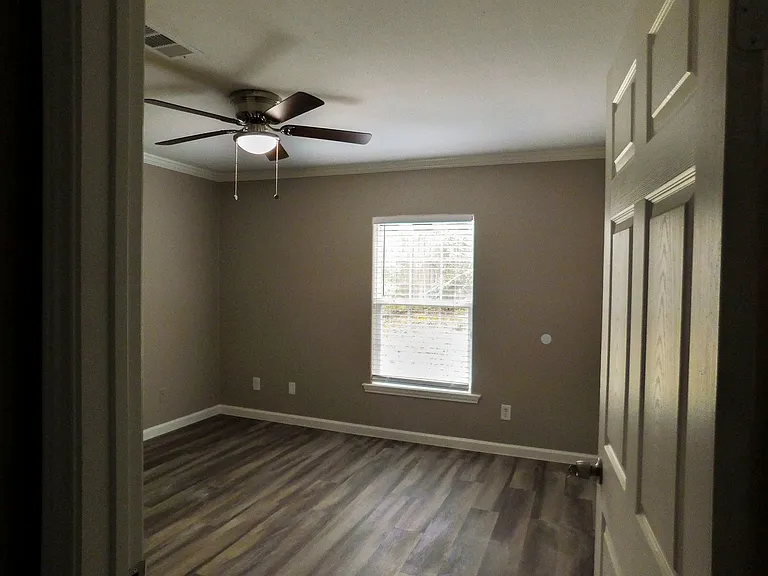 152 Varsity Dr — Photo 24