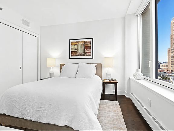 5th image of 5 Franklin Pl APT 12B